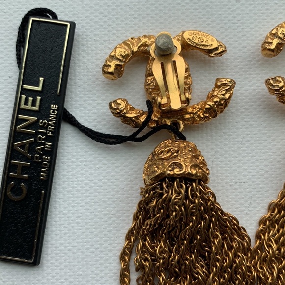 CHANEL Vintage ⭐️ RARE Real Gold Florentine Tassel Fringe Filigree Clip Earrings - Picture 5 of 16